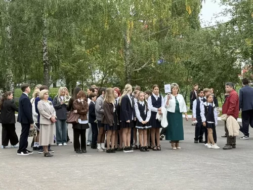 Чаллы мэры Наил Мәһдиев 45нче мәктәп укучыларын Белем бәйрәме белән котлады