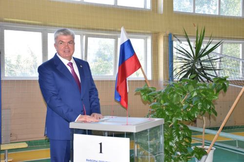 Чаллы мэры Наил Мәһдиев сайлауларның беренче көнендә үк тавыш бирде