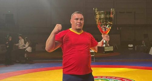 Чаллы көрәшчесе Радик Сәлахов Күчмә халыклар уенында алтын медаль яулады