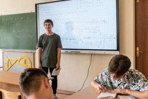 77нче гимназиядә мәктәп яны лагеры