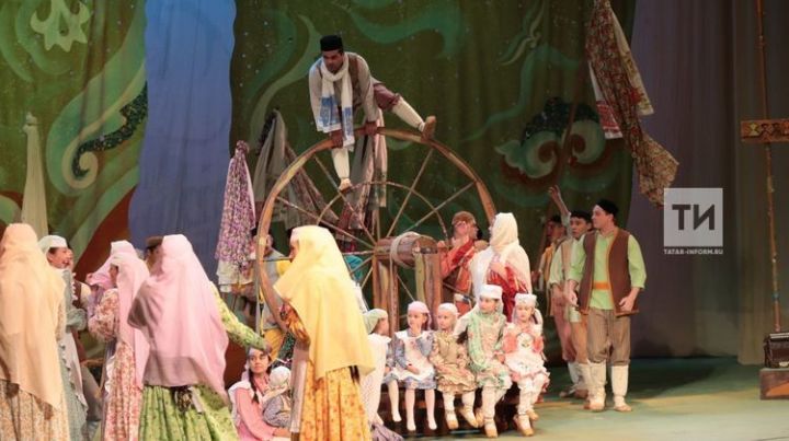 Камал театры тарихында беренче тапкыр «Зәңгәр шәл» спектаклендә үзешчәннәр катнаша