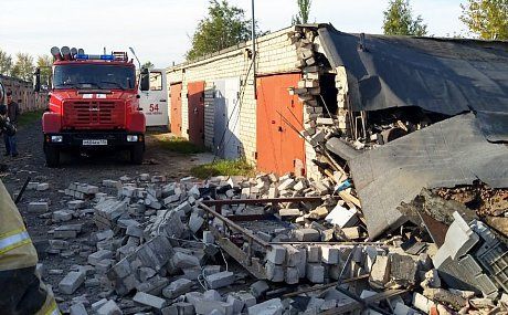 В Челнах из-за взрыва газового баллона разрушился гараж. Пострадал мужчина