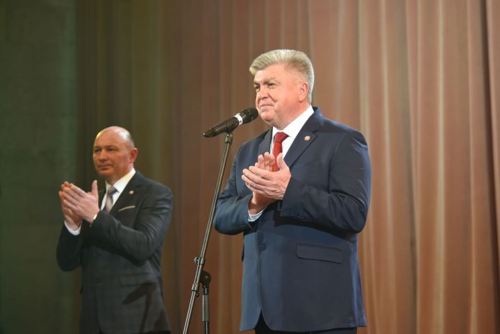 Наиль Магдеев поздравил лучших тружеников Тукаевского района