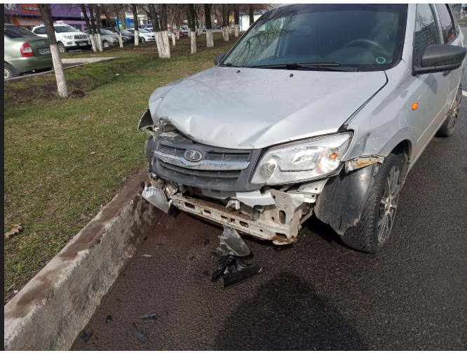 Из-за невнимательности водителя «Гранты» в Челнах оказались разбитыми 3 машины