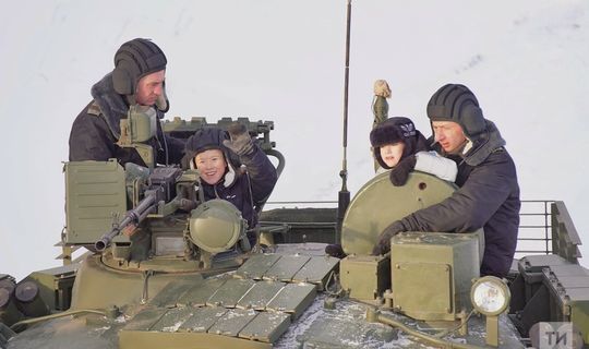 Рөстәм Миңнеханов Чаллыда яшәүче малайның танкта йөрү хыялын чынга ашырды