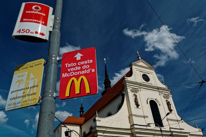 McDonald's Россиядәге рестораннарын вакытлыча ябып тора