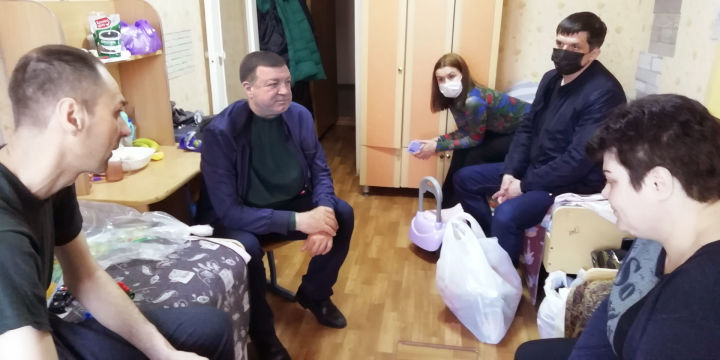 Депутатлар Мариупольдән мәҗбүри күченеп килүчеләргә ярдәм күрсәтәләр
