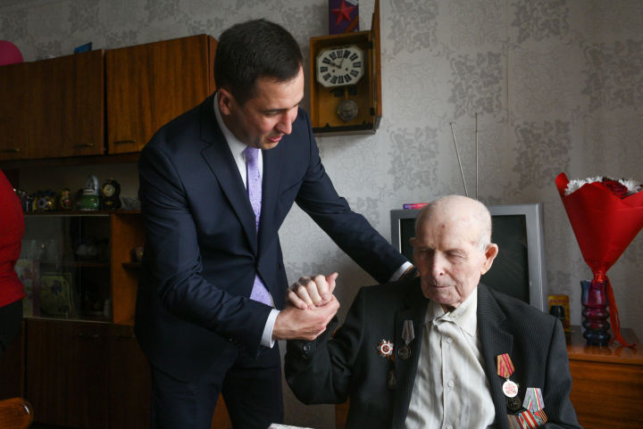 Ветеран Мөхтәсим Фәрукшин сугышта пулеметчы булып хезмәт итә - ФОТОЛАР