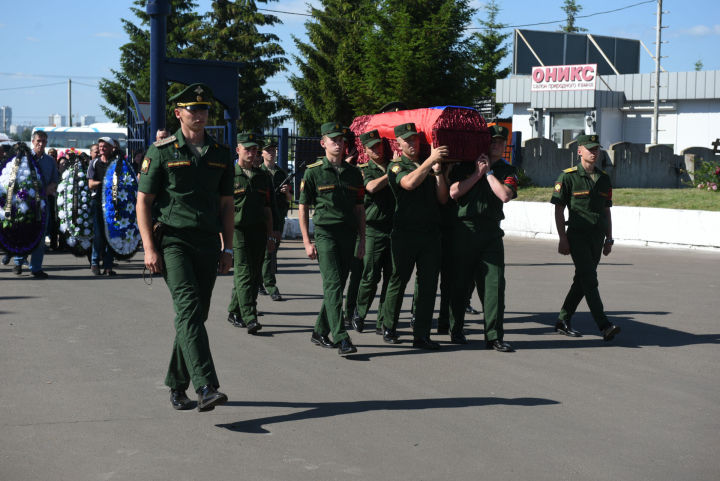 Солдатны соңгы юлга озаттылар