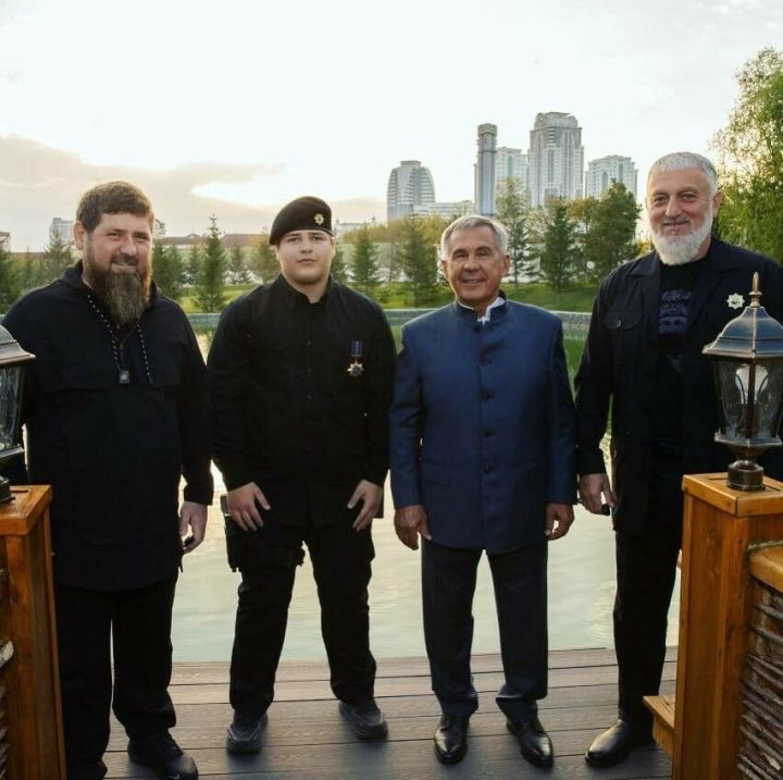 Рөстәм Миңнеханов Рамзан Кадыровның улын бүләкләде