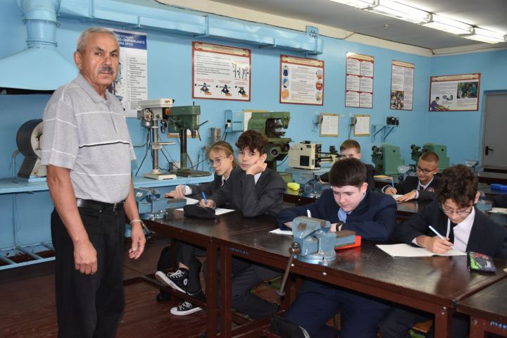 «Баянда уйнап җибәрүем булды, мәктәптә калырга үгетли башладылар»