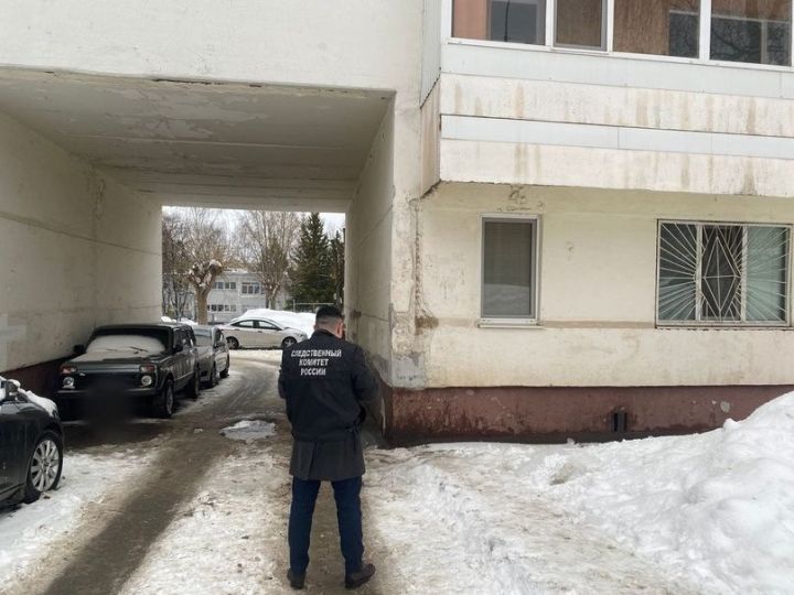 Түбән Камада 8 яшьлек бала өстенә кар кисәге төшкән