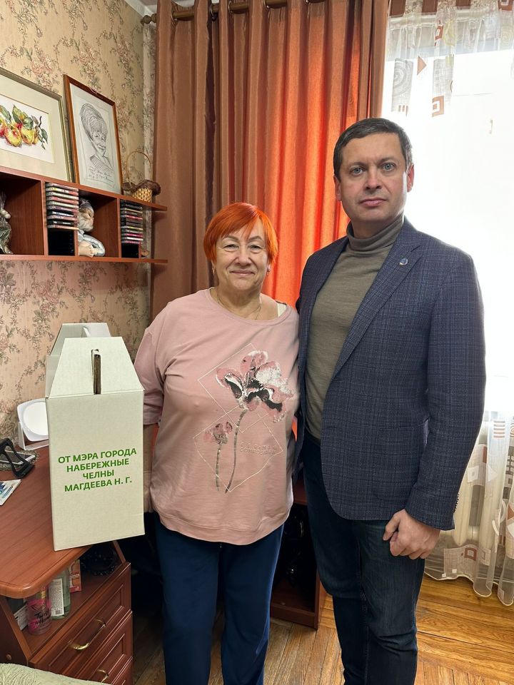 Чаллы мэрыннан –  мобилизацияләнгән ир-егетләрнең гаиләләренә бүләкләр