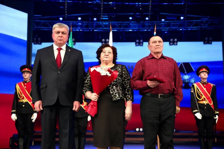 Һәлак булганнарның туганнарына Орден тапшырылды -фотолар