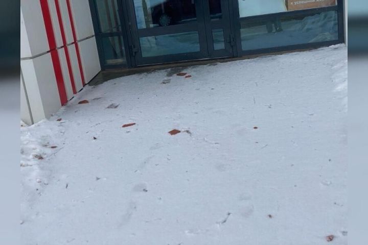 Чаллыда бала өстенә төшкән кирпеч кисәге өчен кем җавап тотачак?