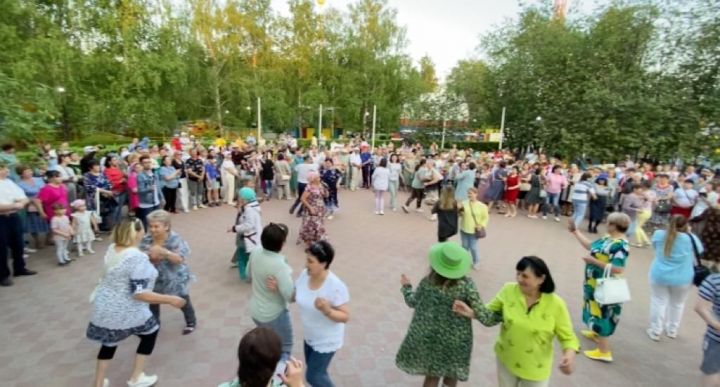 Пятачоктан 50шәр килограмм шикәр комы белән кайтып киттеләр
