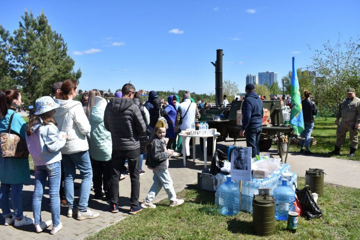 Солдат боткасына - 25 килограммнан артык карабодай ярмасы! - ФОТОЛАР