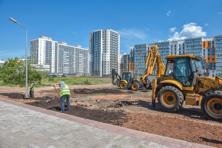 Чаллы мэры Наил Мәһдиев юлларны ремонтлау барышын тикшерде