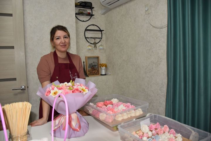 Гелназ Галиуллина: «Букеттагы зефирларны ашарга кызганалар»