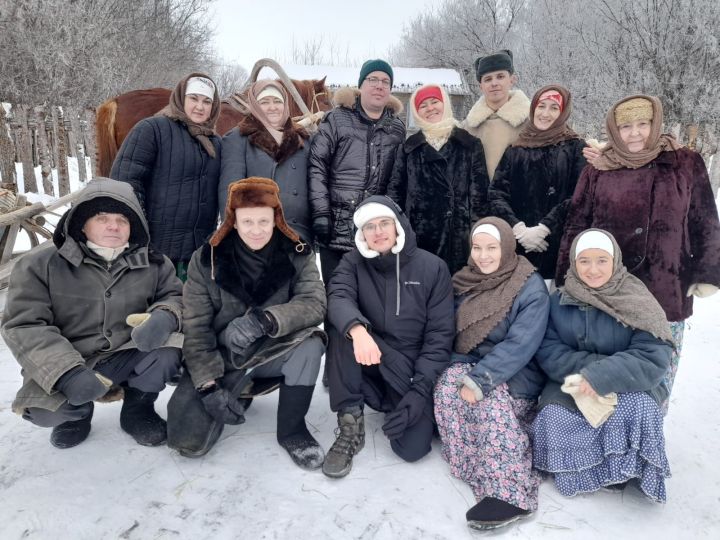Театр артистлары фильмда төштеләр