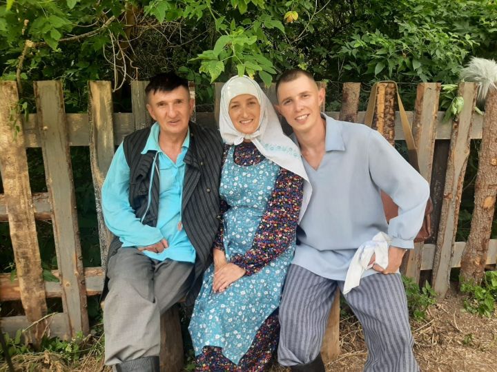 Театр артистлары фильмда төштеләр