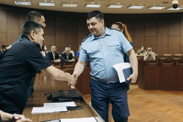 Прокурорыбыз китә
