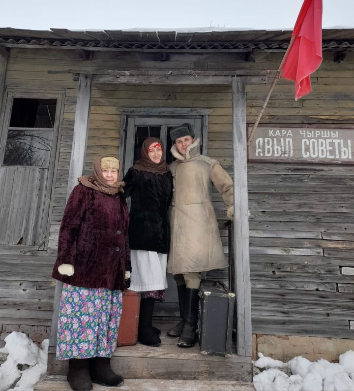 Театр артистлары фильмда төштеләр