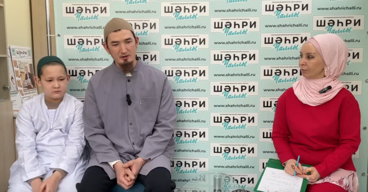 Бер гаиләдә 3 бала Коръәнне яттан белә