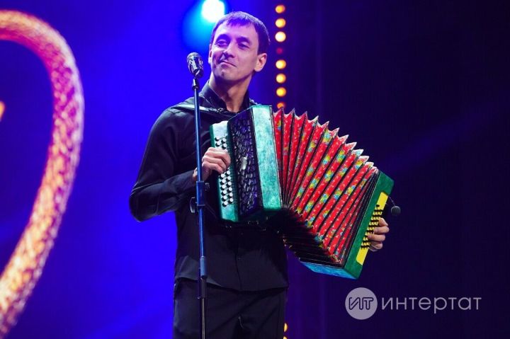 Рөстәм Әсәдуллинга «Яшьлегем» җырын кем язган?