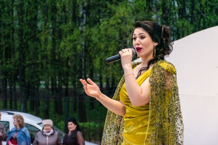 Хәния Фәрхинең туганы Миләүшә: «Бик нык дулкынланып килдем, рәхәтлек алып киттем»