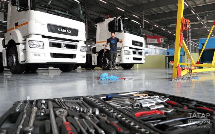 «КАМАЗ»га эшчеләрне ризык белән кертмиләр