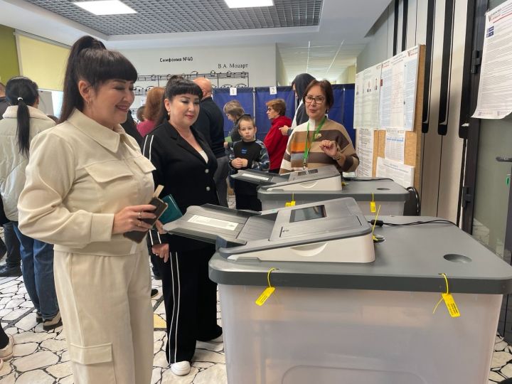 Алинә һәм Динә Гарифуллиналар: «Тормышта да, сәхнәдә дә, сайлауларда да бергә»