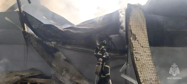 Чаллыда склад бинасында янгын чыкты