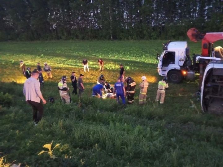 Татарстанда пассажир автобусы әйләнеп капланды