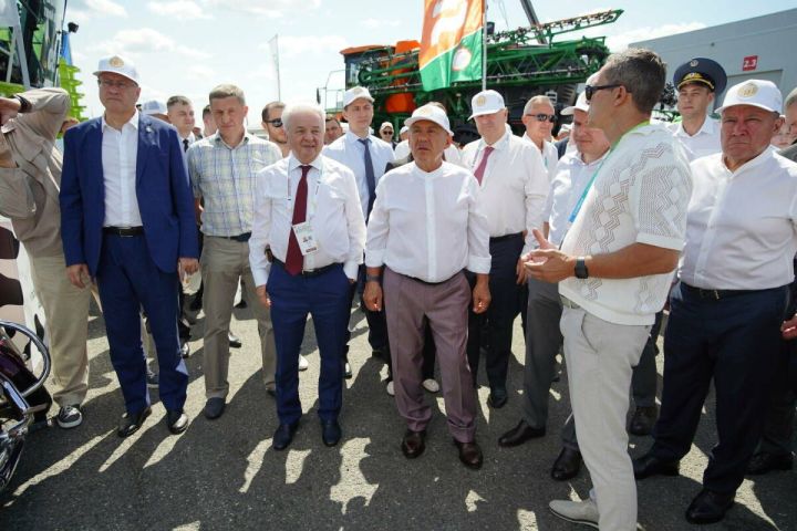 Миңнеханов һәм Зубов Казанда кулланучылар кооперациясе һәм «Агроидел» форумын ачты