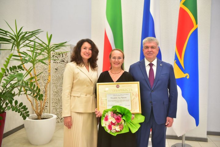 Чаллы мэры 22 кешегә дәүләт бүләкләре тапшырды