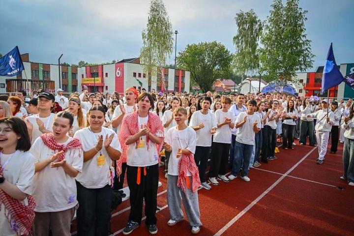 Рөстәм Миңнеханов «Следопыт» лагерында һәм шәхси мәктәптә булды