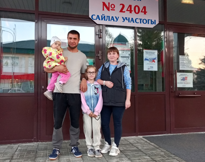 Гөлфия Абдуллова «Гаилә белән сайлыйбыз» фотоконкурсында беренче автомобильне отты