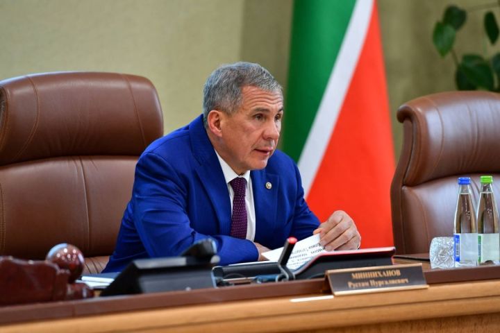 Президент РТ поздравил представителей органов местного самоуправления с профессиональным праздником